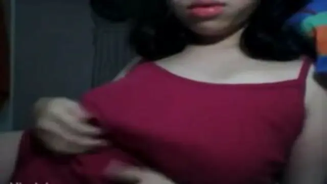 Baju Merah Pamer Toket Mulus Montok